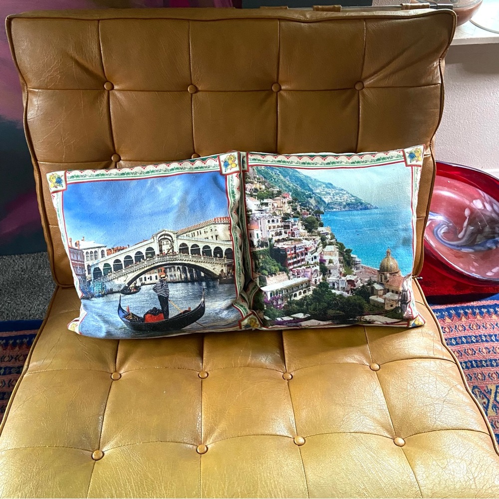 2 throw pillow inserts retro style Italian Italy scenes good condition